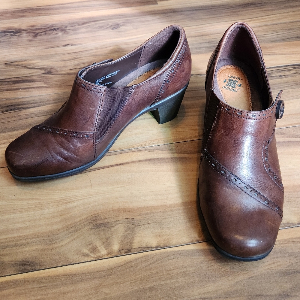 Earth Origins Marla Brown Booties Size 8